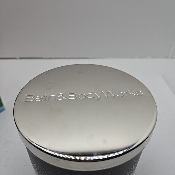 Bath & Body Works COOKIES WITH SANTA 3-Wick Candle Brand New 14.5 Oz - Picture 4 of 6